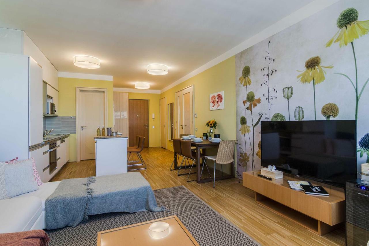 Luxury Center Apt Garage Parking By Michal&Friends Prague Exterior photo